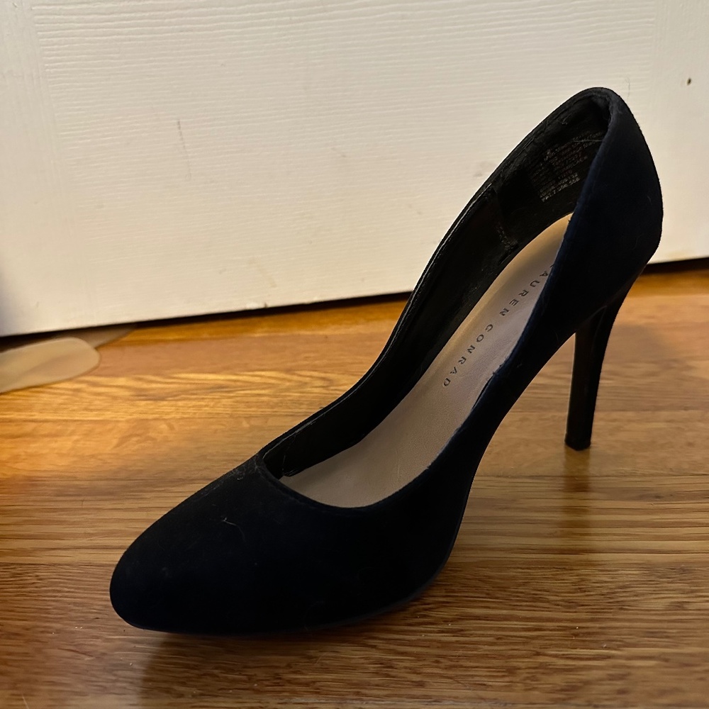 Lauren Conrad Black Faux Suede Pump